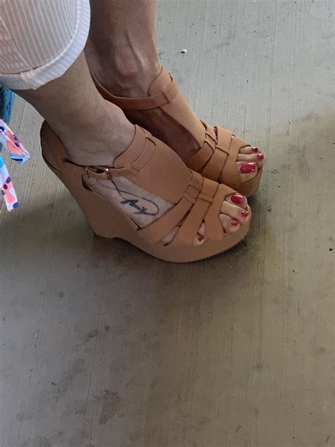 sexy gilf feet|Sexy Gilf Feet Porn Videos 